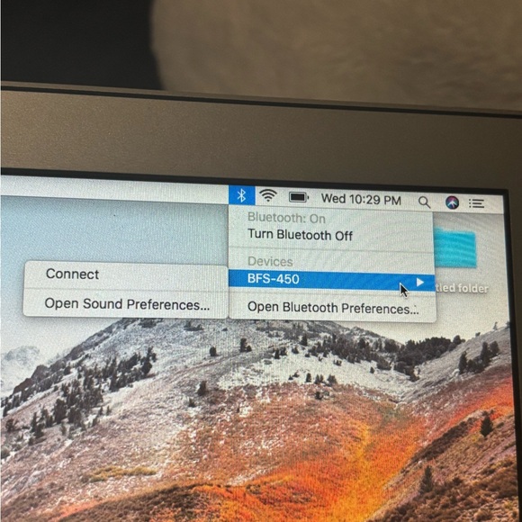 Apple MacBook Air 2017 w/Charger - Picture 5 of 6